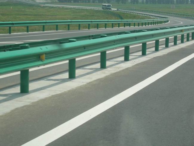 高速公路护栏多少钱-护栏立柱规格-成都润鑫宏波商贸有限公司