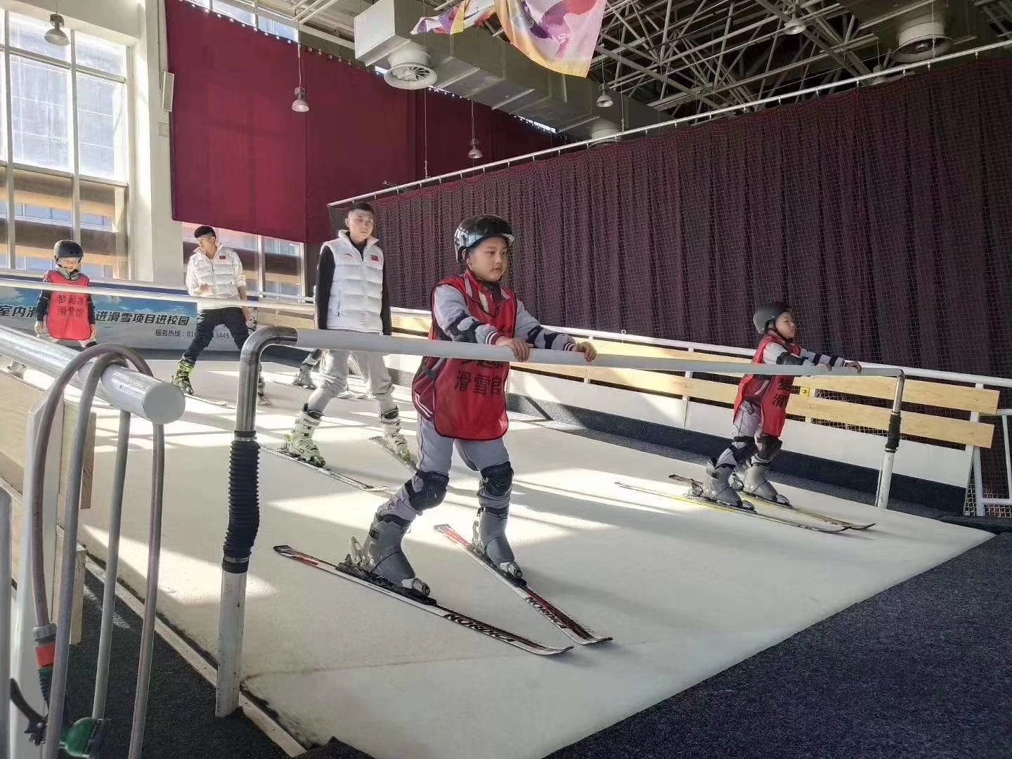 专业四季滑冰馆基地_北京梦起源体育运动项目合作