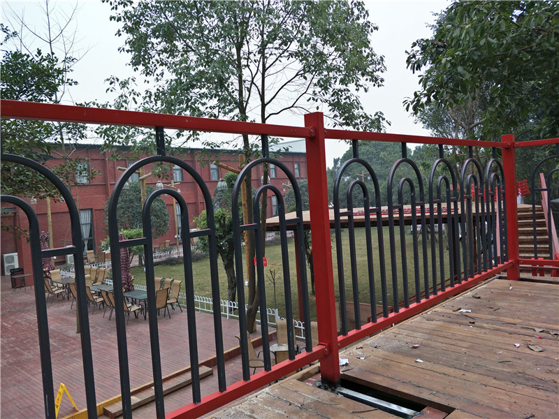 围墙栏杆多少钱一米_不锈钢栏杆相关-成都鑫纵横铁艺工程有限公司