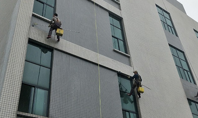 从化高空清洗外墙哪家好_清洗外墙价格相关-广州诺家环保工程技术有限公司