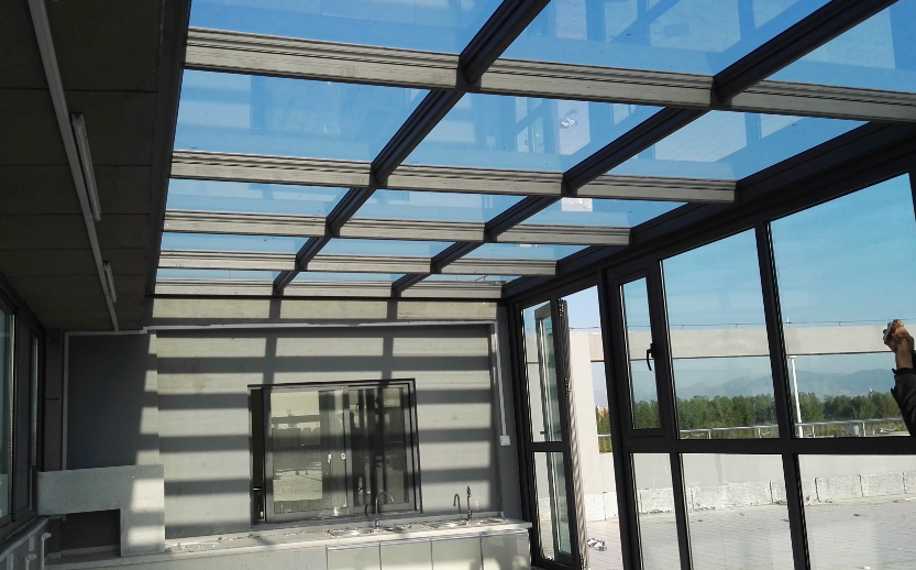露台玻璃顶生产厂家_阳台建筑玻璃报价-北京京安成威门窗有限公司