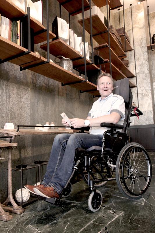老人手动轮椅购买_手动电动轮椅相关-南充得复康医疗器械有限公司